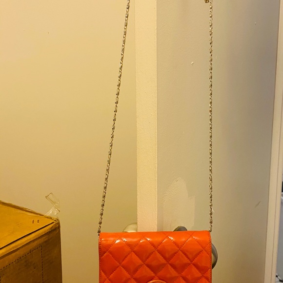 Chanel patent quilted diamond  crossbody. - Picture 14 of 16